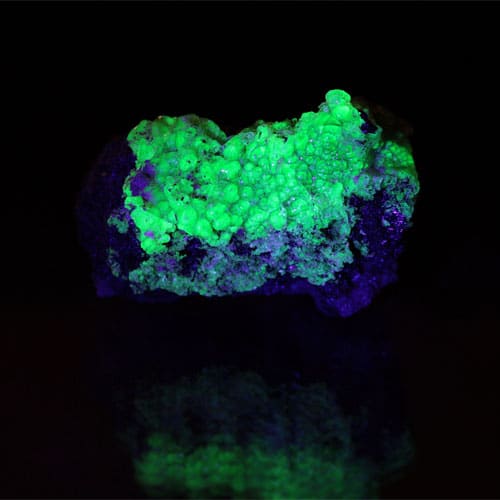 Mineral showing fluorescence character