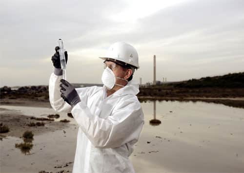 Sampling of a polluted water sample