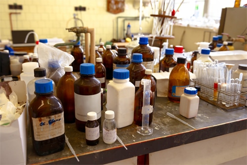 Highly disorderly and cluttered workbench - High potential for glassware breakages