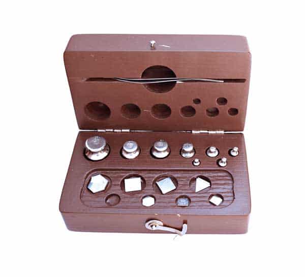 Set of standard calibrated weights