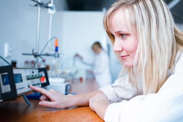 Measuring pH of a solution